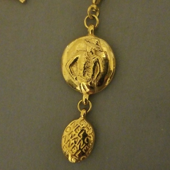 CHANEL 19 1/2 Inches, Pendant NOT FOR SALE - Picture 5 of 8